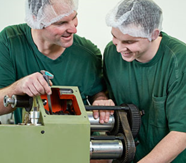 Industriemechaniker bei der Arbeit