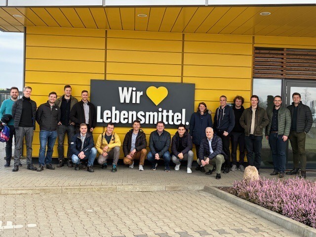 Gruppenfoto bei Edeka