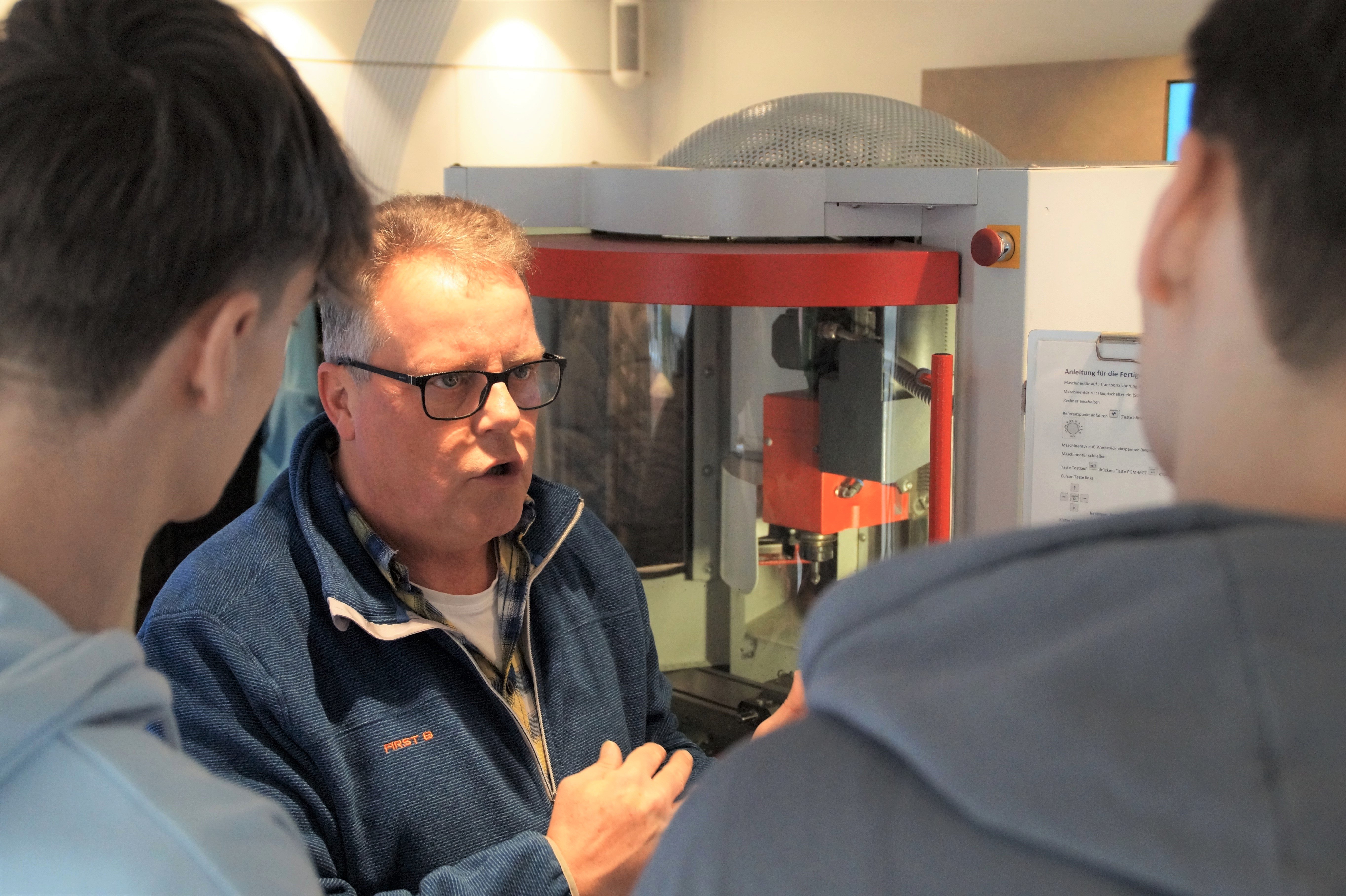 230310_PM_021_M+E-InfoTruck_Ausbildung_und_Arbeit_begreifbar_machen_Foto3