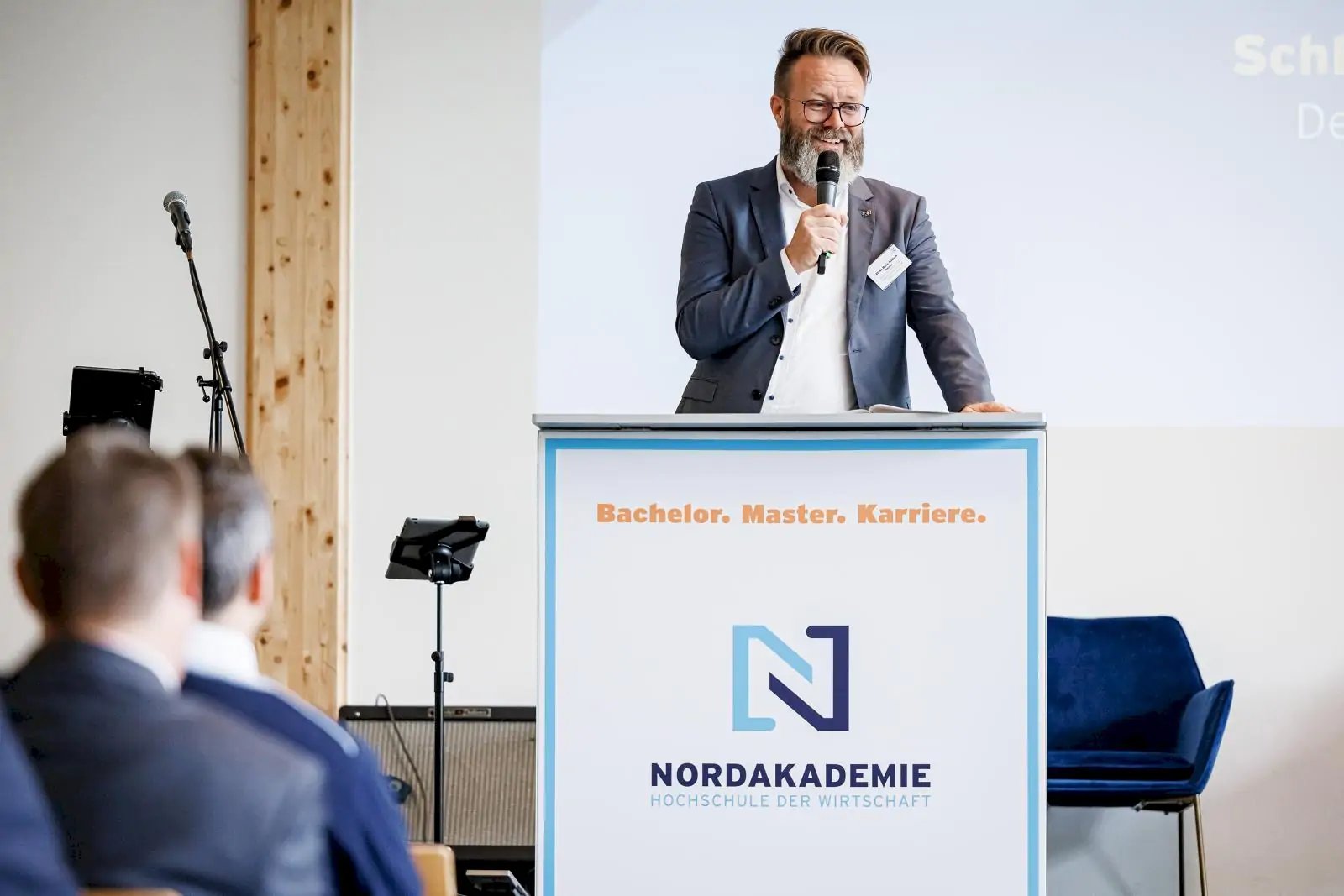 Claus_Madsen_Pult_Festakt_Nordakademie