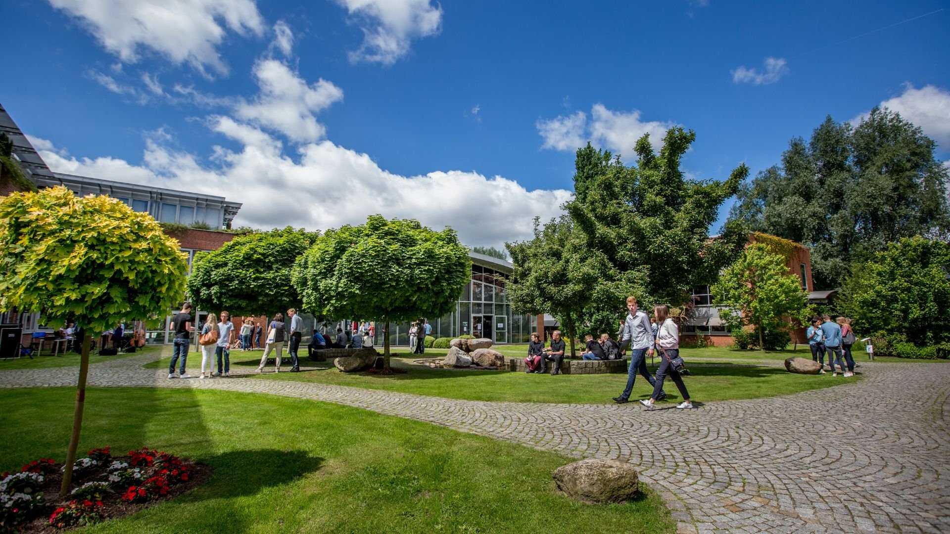 Totale auf den Innenhof des Elmshorner Campus