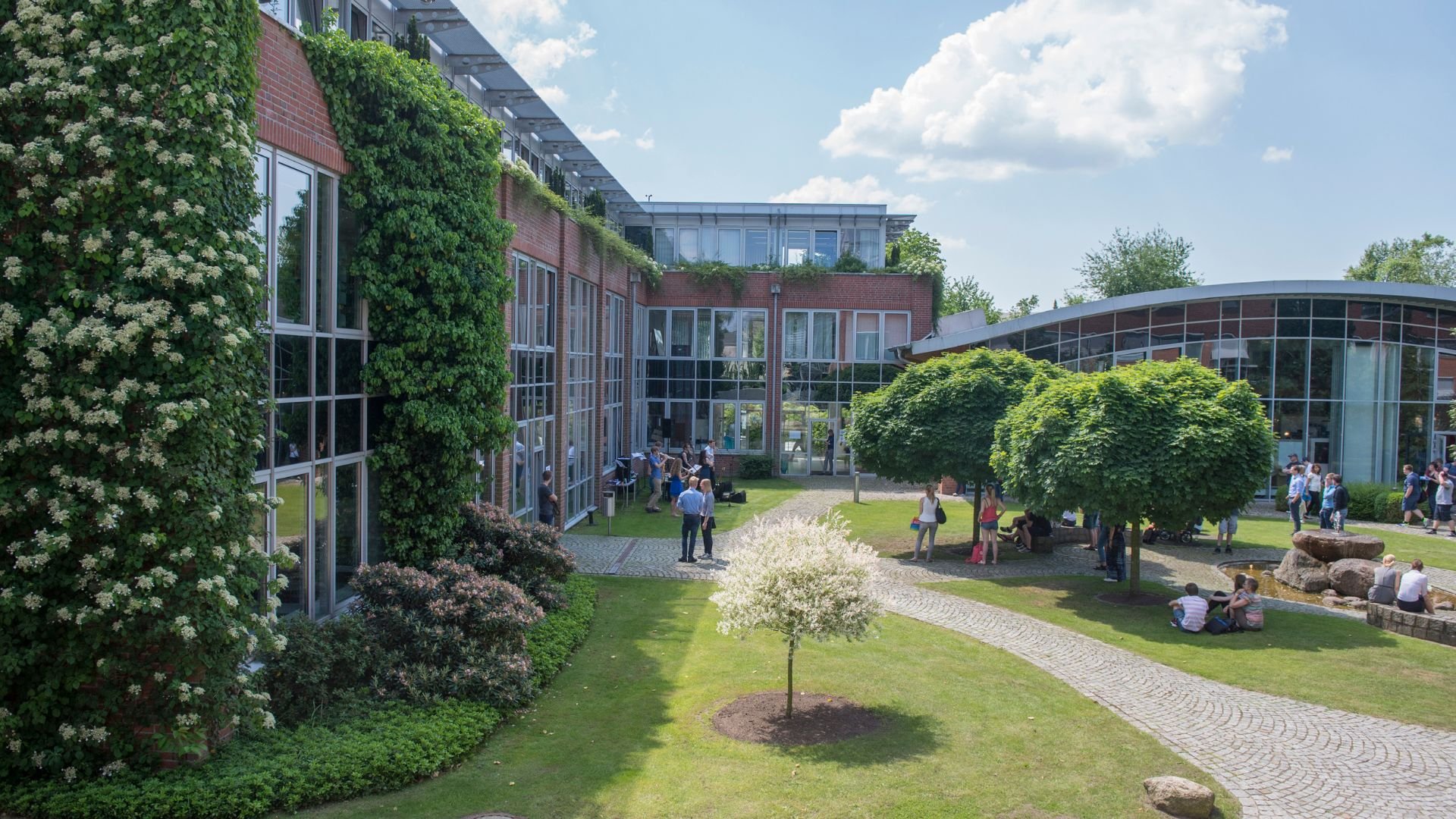 Wing Elmshorn Study at NORDAKADEMIE: Campus Elmshorn