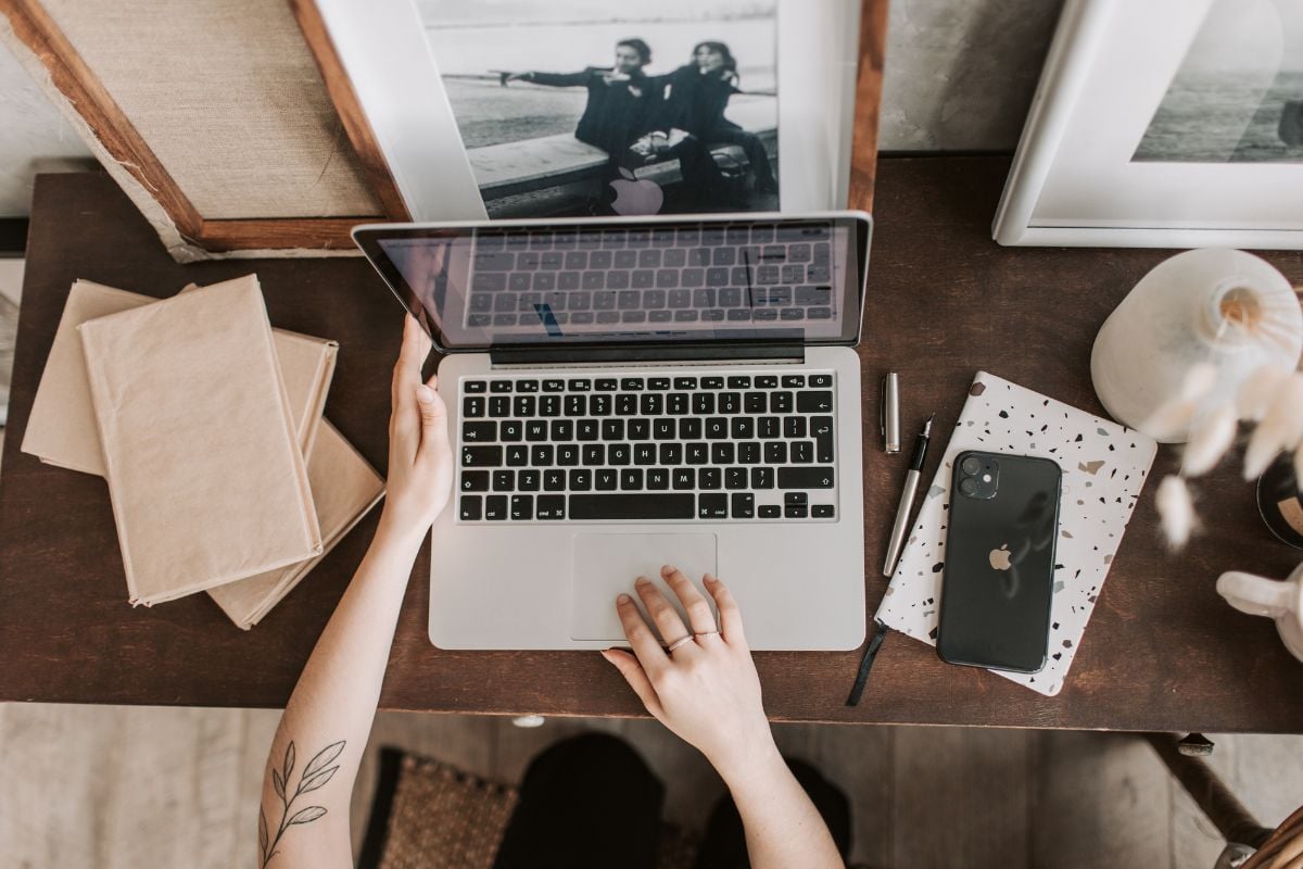 Workspace mit Laptop