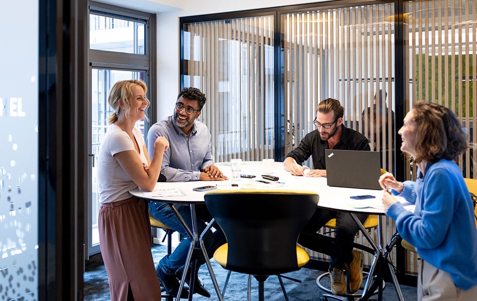 gdv-duale-studenten-aktive-teammeeting