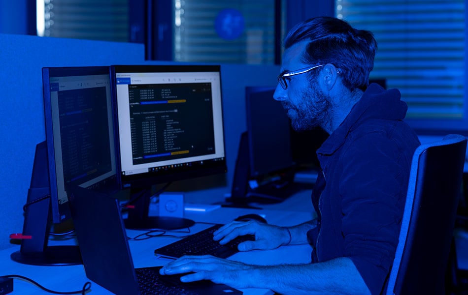 gdv-dualer-student-angewandte-informatik-am-arbeitsplatz