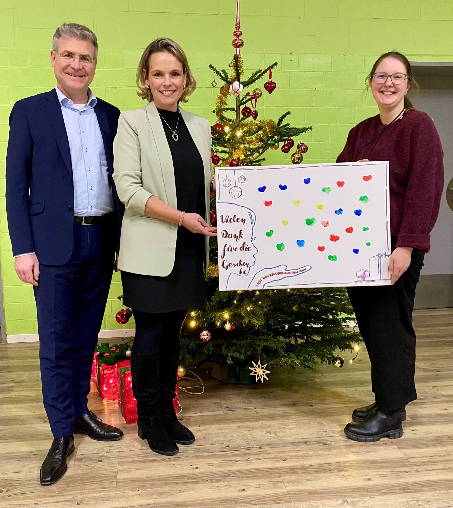 Wunschbaumaktion der NORDAKADEMIE erfüllt Kinderwünsche im Kinder- und Jugendhaus Krückaupark